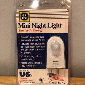 GE General Electric Mini Night Light Automatic On Off Vintage Made in USA
